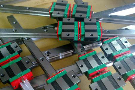 靜音式重負(fù)荷型滾珠直線導(dǎo)軌QH系列運(yùn)動和高速設(shè)計